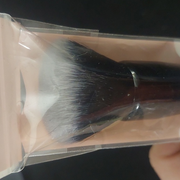 Elf ultimate blending brush - Picture 4 of 4